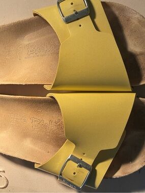 Birki's By Birkenstock Catalina Patent Lemon Size Women 8  Men 6 Preowned